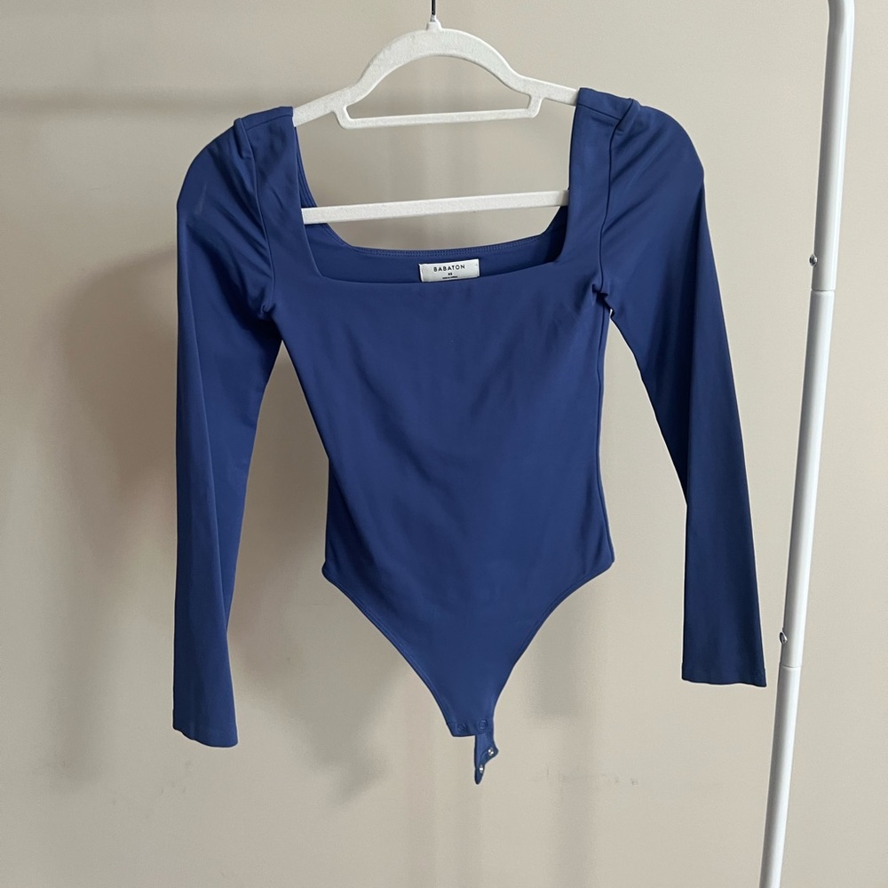 Aritzia babaton contour square neck longsleeve bodysuit